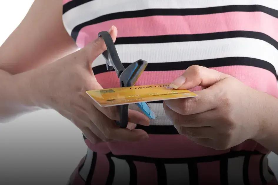 Banco libera cartão de crédito para negativado: o que você precisa saber