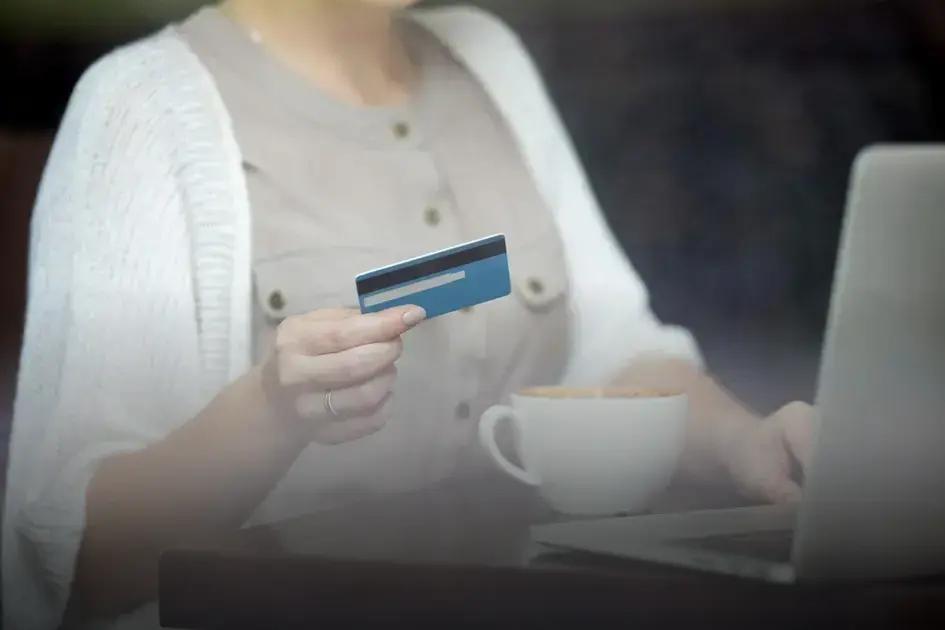 bancos que oferecem cartão de crédito para negativados e como conseguir