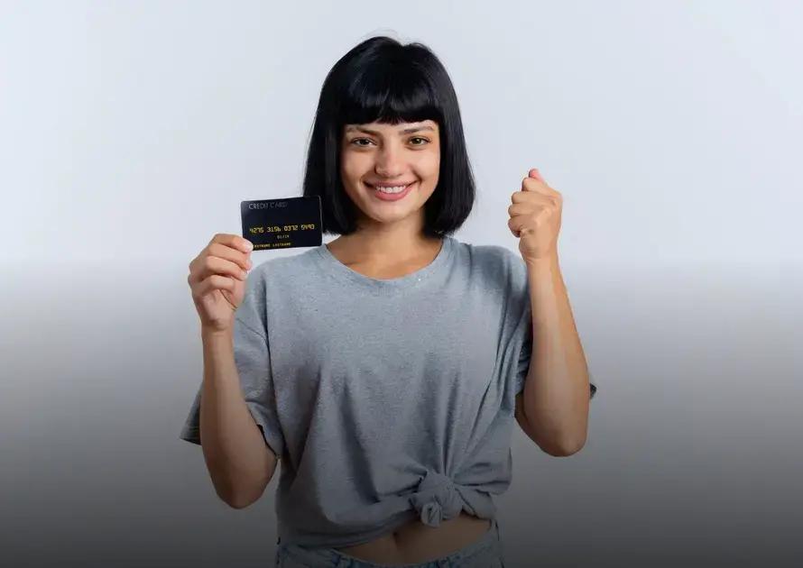Qual banco disponibiliza cartão de crédito para negativado? Conheça suas opções
