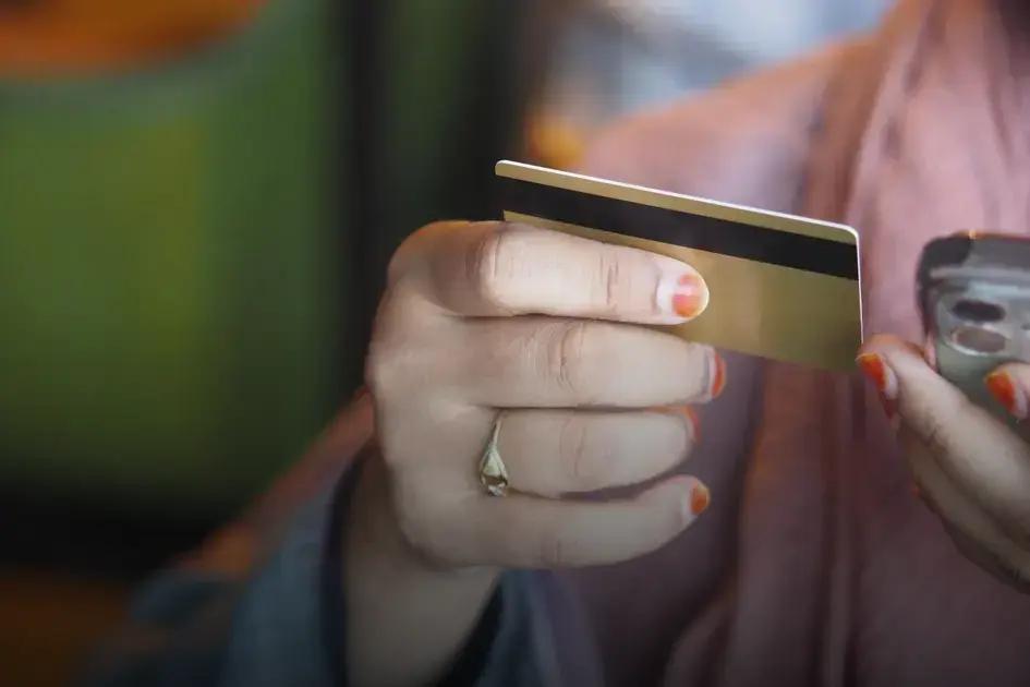 Qual é o melhor cartão de crédito para negativados? Descubra agora!